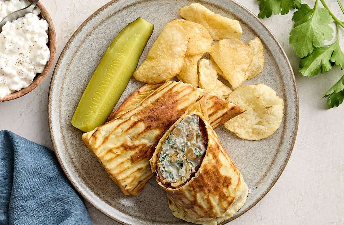 Protein-rich-cottage-cheese-wrap-on-plate